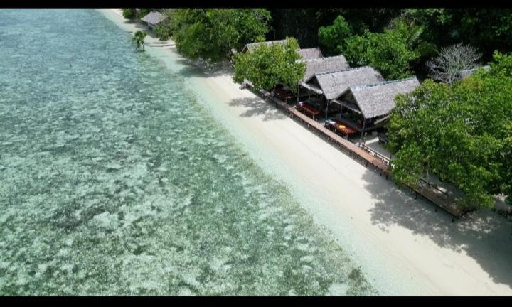 شقة مامبترون هومستاي Pulau Mansuar المظهر الخارجي الصورة